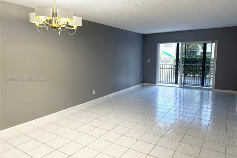 Снять в аренду кондоминиум в Халландейл-Бич, Флорида 2 спальни, 85.28м2, № 1991124 - фото 12