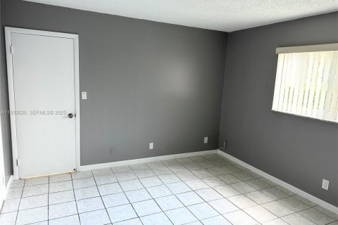 Снять в аренду кондоминиум в Халландейл-Бич, Флорида 2 спальни, 85.28м2, № 1991124 - фото 14