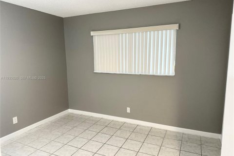 Снять в аренду кондоминиум в Халландейл-Бич, Флорида 2 спальни, 85.28м2, № 1991124 - фото 17