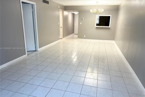 Снять в аренду кондоминиум в Халландейл-Бич, Флорида 2 спальни, 85.28м2, № 1991124 - фото 6