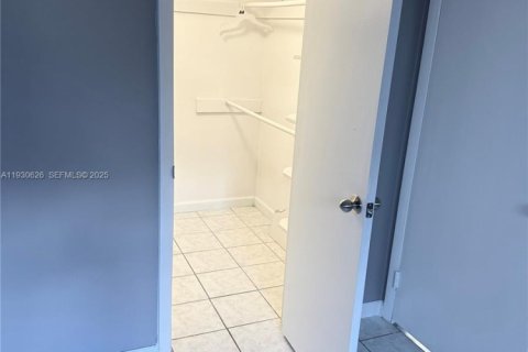 Снять в аренду кондоминиум в Халландейл-Бич, Флорида 2 спальни, 85.28м2, № 1991124 - фото 16