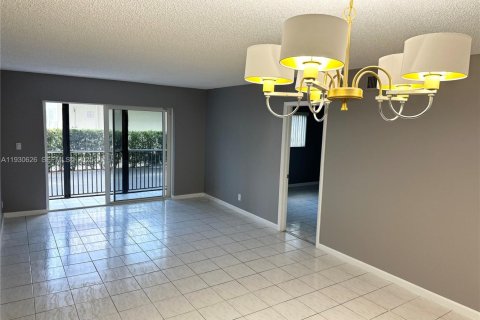 Снять в аренду кондоминиум в Халландейл-Бич, Флорида 2 спальни, 85.28м2, № 1991124 - фото 4