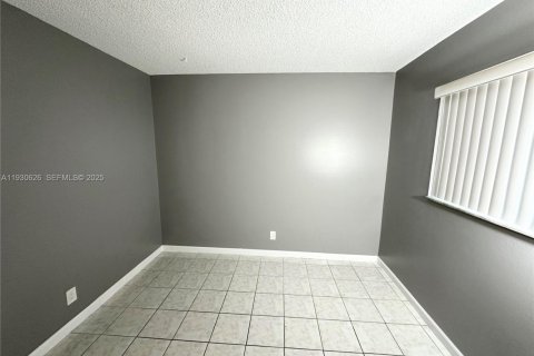 Снять в аренду кондоминиум в Халландейл-Бич, Флорида 2 спальни, 85.28м2, № 1991124 - фото 8