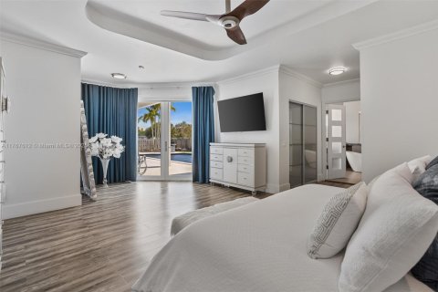 Casa en venta en Miami, Florida, 7 dormitorios № 1714299 - foto 17