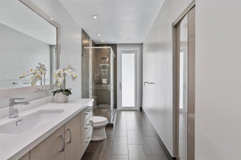 Casa en venta en Miami, Florida, 7 dormitorios № 1714299 - foto 12