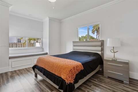 Casa en venta en Miami, Florida, 7 dormitorios № 1714299 - foto 27
