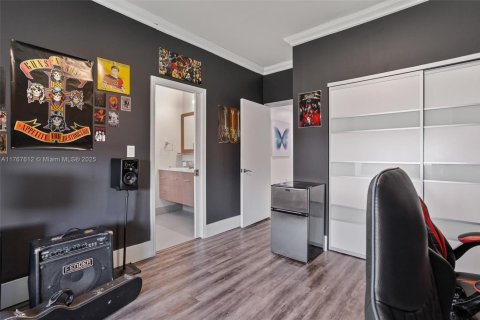 Casa en venta en Miami, Florida, 7 dormitorios № 1714299 - foto 30