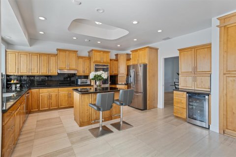 Casa en venta en Miami, Florida, 7 dormitorios № 1714299 - foto 9