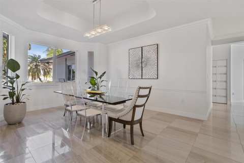 Casa en venta en Miami, Florida, 7 dormitorios № 1714299 - foto 6