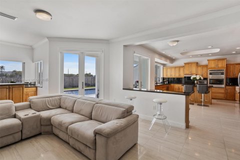 Casa en venta en Miami, Florida, 7 dormitorios № 1714299 - foto 26