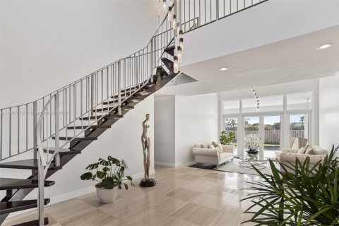 Casa en venta en Miami, Florida, 7 dormitorios № 1714299 - foto 4