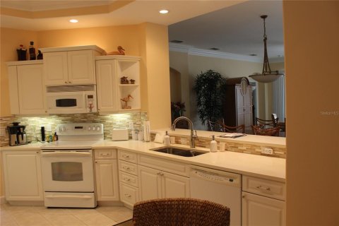Villa ou maison à vendre à Bradenton, Floride: 2 chambres, 173.82 m2 № 2295053 - photo 9