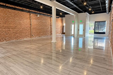 Immobilier commercial à louer à Lake Wales, Floride: 247.86 m2 № 2424432 - photo 5