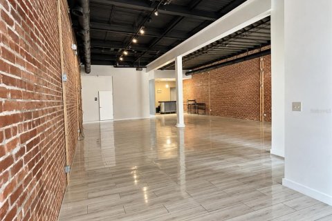Immobilier commercial à louer à Lake Wales, Floride: 247.86 m2 № 2424432 - photo 3