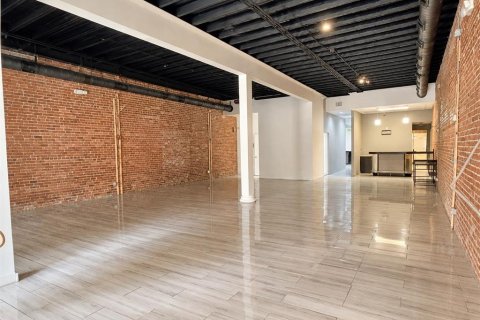 Immobilier commercial à louer à Lake Wales, Floride: 247.86 m2 № 2424432 - photo 4