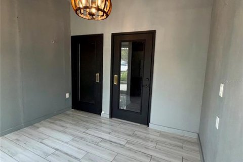 Immobilier commercial à louer à Lake Wales, Floride: 247.86 m2 № 2424432 - photo 2
