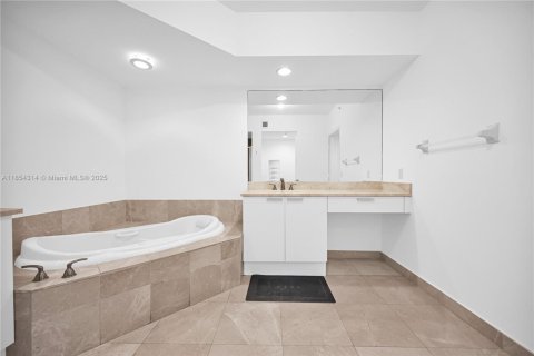Copropriété à vendre à North Miami, Floride: 2 chambres, 148.92 m2 № 1874248 - photo 12