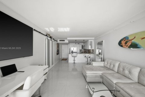 Снять в аренду кондоминиум в Халландейл-Бич, Флорида 1 спальня, 68.38м2, № 1935598 - фото 8