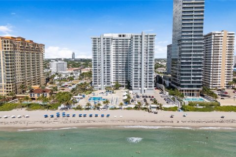Снять в аренду кондоминиум в Халландейл-Бич, Флорида 1 спальня, 68.38м2, № 1935598 - фото 3