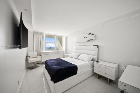 Снять в аренду кондоминиум в Халландейл-Бич, Флорида 1 спальня, 68.38м2, № 1935598 - фото 15