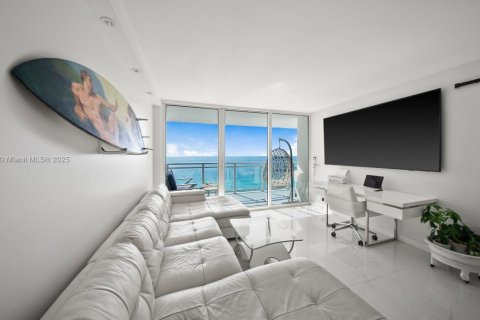 Снять в аренду кондоминиум в Халландейл-Бич, Флорида 1 спальня, 68.38м2, № 1935598 - фото 9