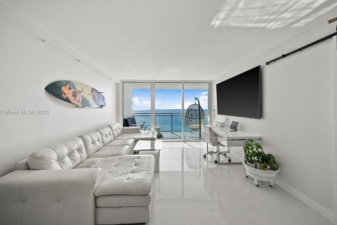 Снять в аренду кондоминиум в Халландейл-Бич, Флорида 1 спальня, 68.38м2, № 1935598 - фото 10