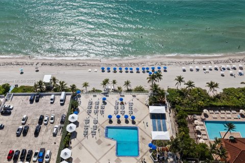 Снять в аренду кондоминиум в Халландейл-Бич, Флорида 1 спальня, 68.38м2, № 1935598 - фото 2