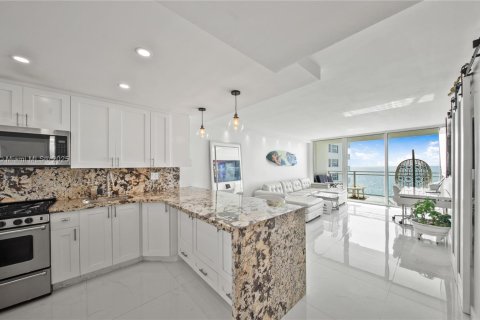 Снять в аренду кондоминиум в Халландейл-Бич, Флорида 1 спальня, 68.38м2, № 1935598 - фото 13