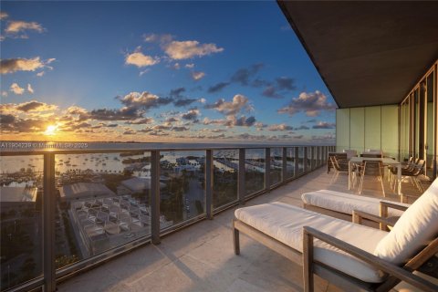 Купить кондоминиум в Майами, Флорида 4 спальни, 443.24м2, № 1956604 - фото 1