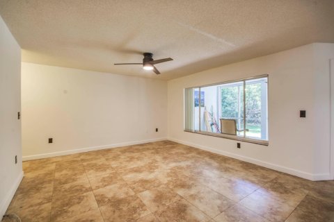 Condo in Boynton Beach, Florida, 2 bedrooms  № 2260987 - photo 4