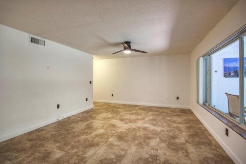 Condo in Boynton Beach, Florida, 2 bedrooms  № 2260987 - photo 5