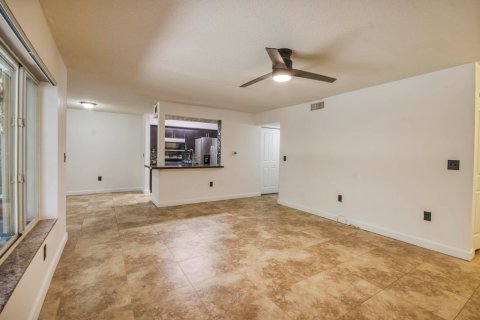 Condo in Boynton Beach, Florida, 2 bedrooms  № 2260987 - photo 6