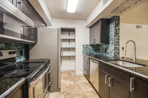 Condo in Boynton Beach, Florida, 2 bedrooms  № 2260987 - photo 10