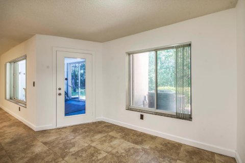 Condo in Boynton Beach, Florida, 2 bedrooms  № 2260987 - photo 2