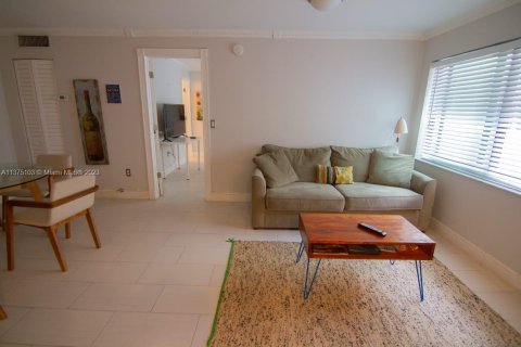 Apartamento en alquiler en Miami Beach, Florida, 1 dormitorio, 59.46 m2 № 1935145 - foto 17