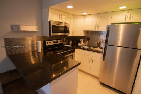 Apartamento en alquiler en Miami Beach, Florida, 1 dormitorio, 59.46 m2 № 1935145 - foto 14