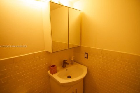 Apartamento en alquiler en Miami Beach, Florida, 1 dormitorio, 59.46 m2 № 1935145 - foto 2
