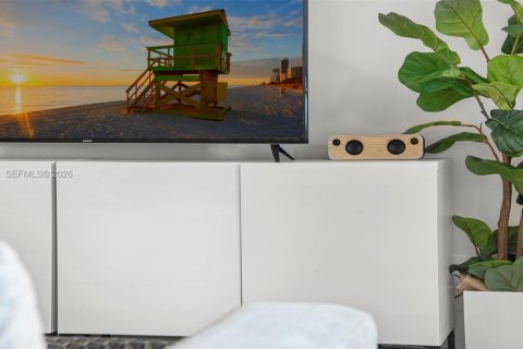 Купить кондоминиум в Майами-Бич, Флорида 70.61м2, № 1997248 - фото 20