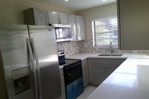 Touwnhouse à vendre à Hollywood, Floride: 2 chambres, 112.23 m2 № 2362849 - photo 5