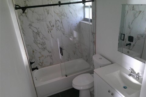 Touwnhouse à vendre à Hollywood, Floride: 2 chambres, 112.23 m2 № 2362849 - photo 11