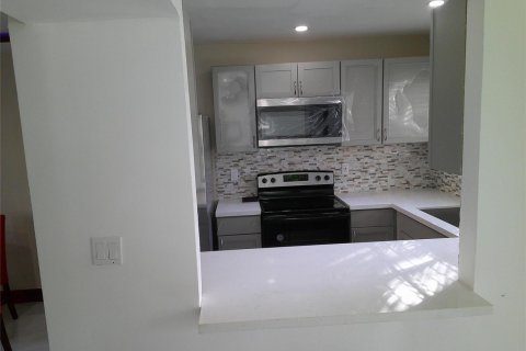 Touwnhouse à vendre à Hollywood, Floride: 2 chambres, 112.23 m2 № 2362849 - photo 7