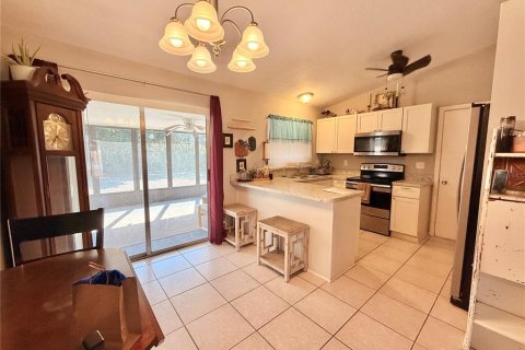 Villa ou maison à louer à Spring Hill, Floride: 2 chambres, 78.78 m2 № 2113582 - photo 12
