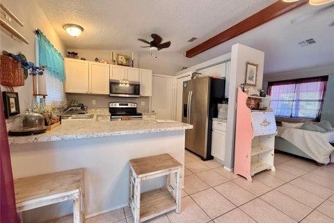 Villa ou maison à louer à Spring Hill, Floride: 2 chambres, 78.78 m2 № 2113582 - photo 13