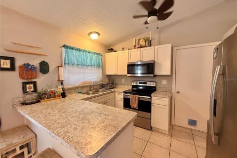 Villa ou maison à louer à Spring Hill, Floride: 2 chambres, 78.78 m2 № 2113582 - photo 6