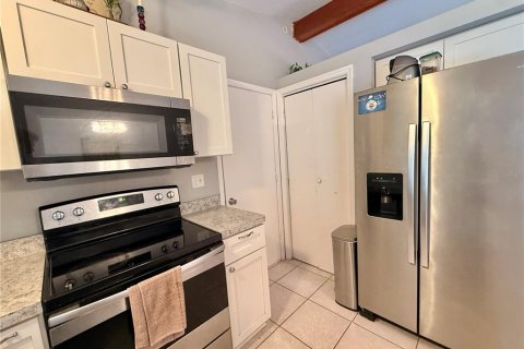 Villa ou maison à louer à Spring Hill, Floride: 2 chambres, 78.78 m2 № 2113582 - photo 15