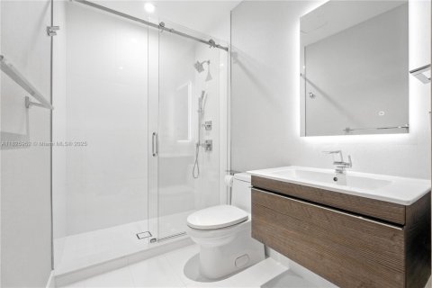 Condo in Coral Gables, Florida, 3 bedrooms  № 1797548 - photo 17