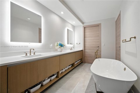 Condo in Coral Gables, Florida, 3 bedrooms  № 1797548 - photo 14