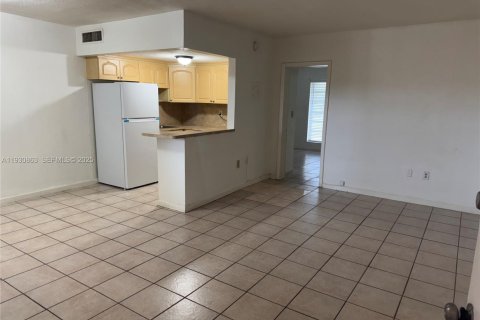 Apartment in Hialeah, Florida 1 bedroom, 54.16 sq.m. № 1989952 - photo 2