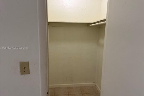 Apartment in Hialeah, Florida 1 bedroom, 54.16 sq.m. № 1989952 - photo 6