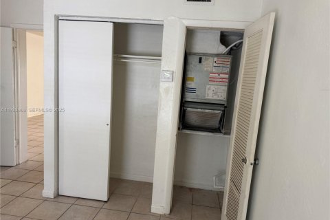 Apartment in Hialeah, Florida 1 bedroom, 54.16 sq.m. № 1989952 - photo 7